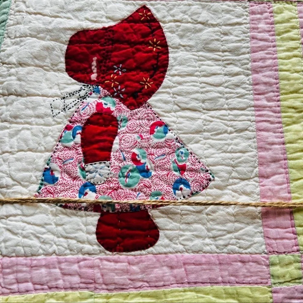 62”x80” Beautiful 1930's feedsack applique SunBonnet Sue quilt.